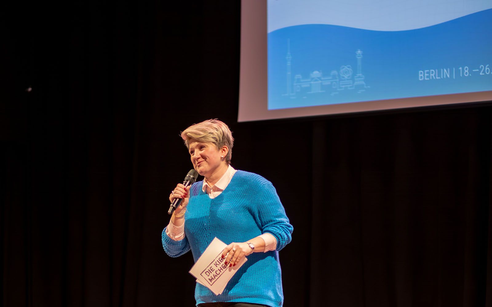 Bild von Olga Gauks bei dem III. Internationalen Schülerwettbewerb im Internationalen Lomonossow-Campus in Berlin-Marzahn